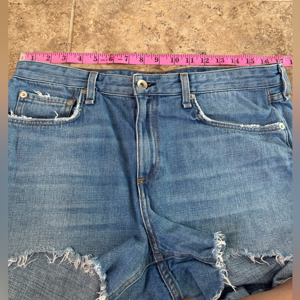 D women’s Rag & Bone Blue dre low rise Jean Shorts with Distressed Hem - Picture 8 of 8